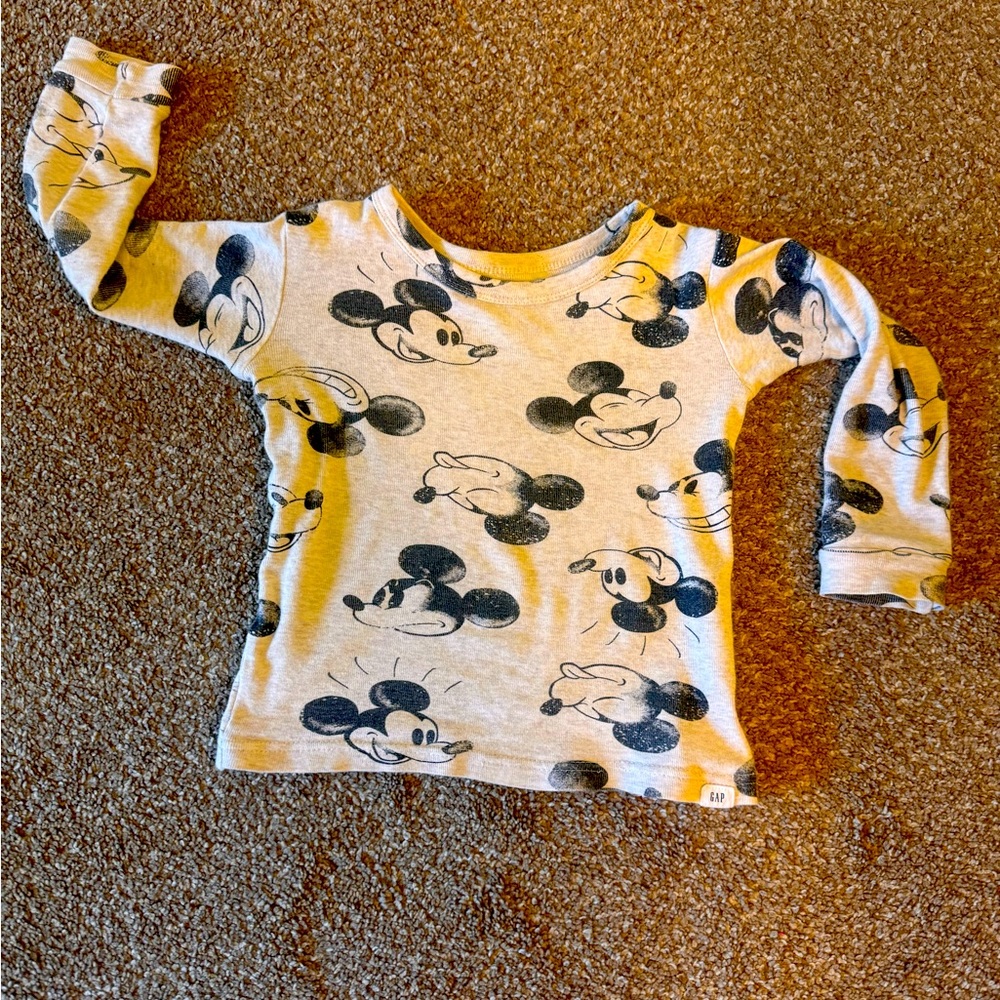 Gap long sleeve Disney Top